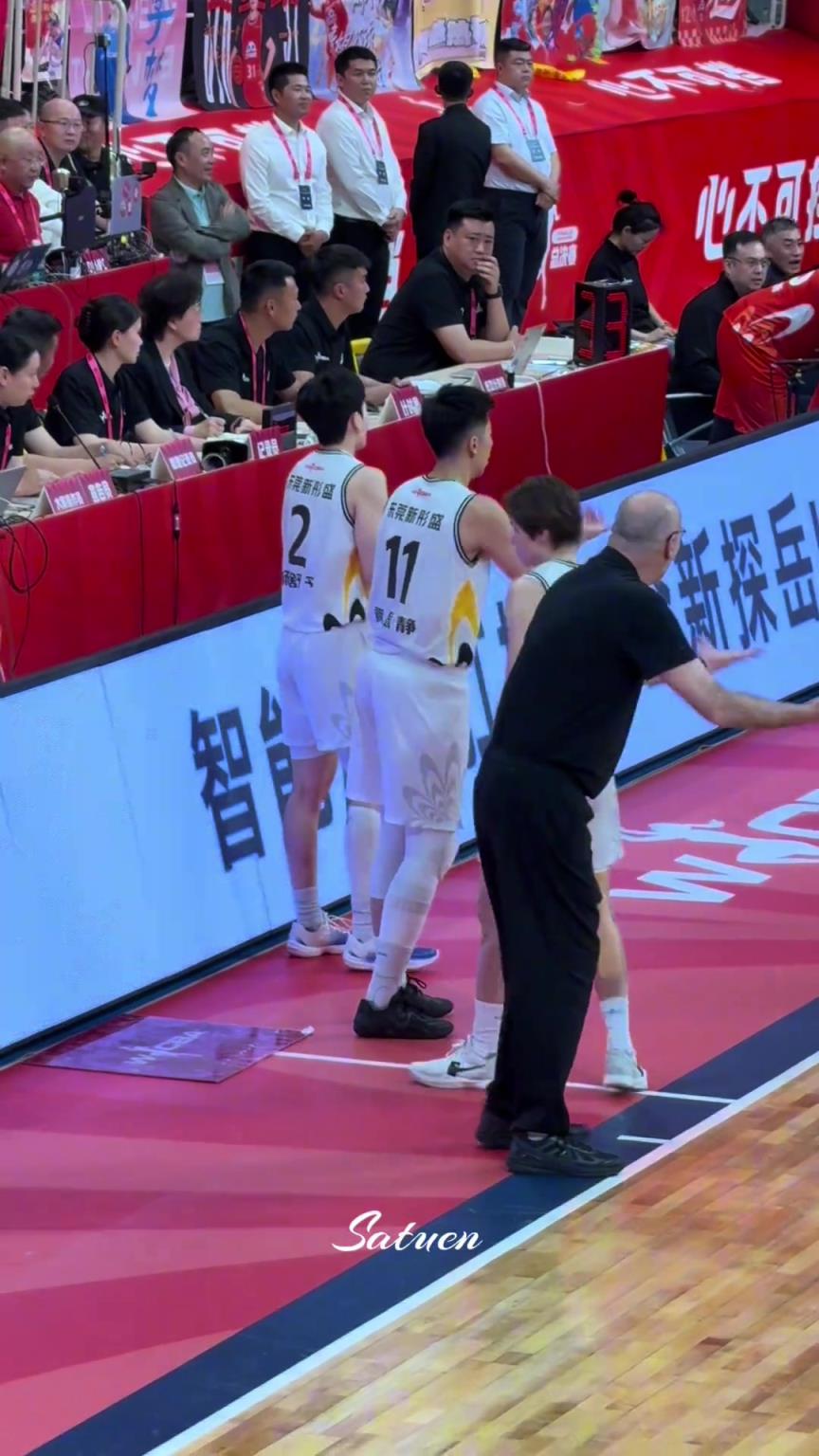 無奈的一家三口！絕望的教練，氣瘋了的皮總！