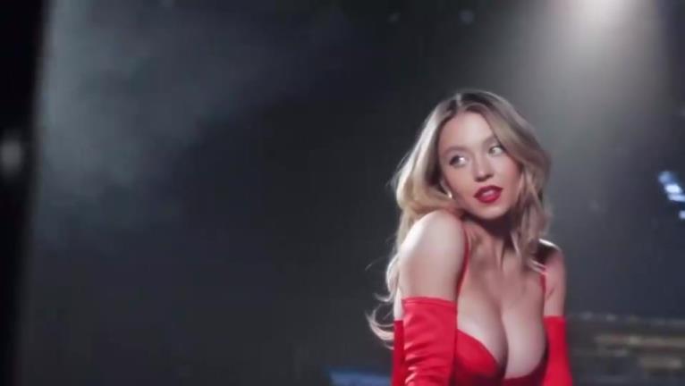 此前觀戰(zhàn)紐約德比！賣含洗澡水肥皂的悉尼妹太清楚自身優(yōu)勢(shì)了